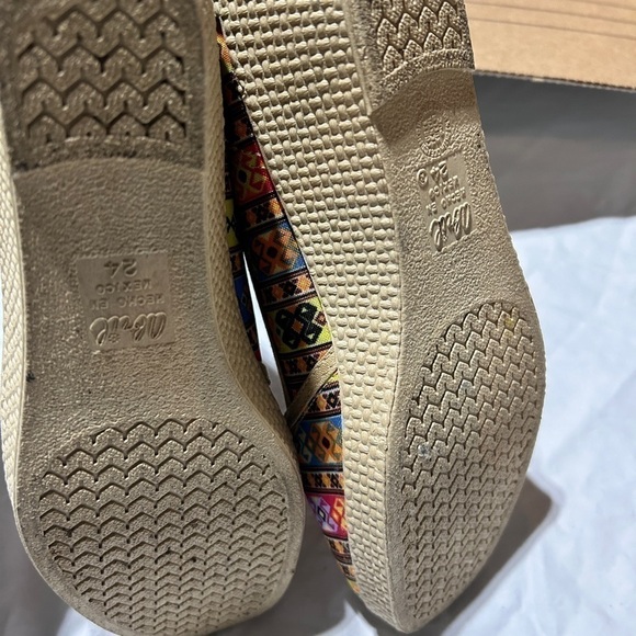 Ladies Abril colorful slip on shoes size 7.5 made in Mexico - Picture 7 of 9